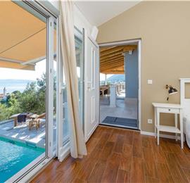 2 bedroom villa with pool and sea views in Bol, Brač Island, sleeps 4